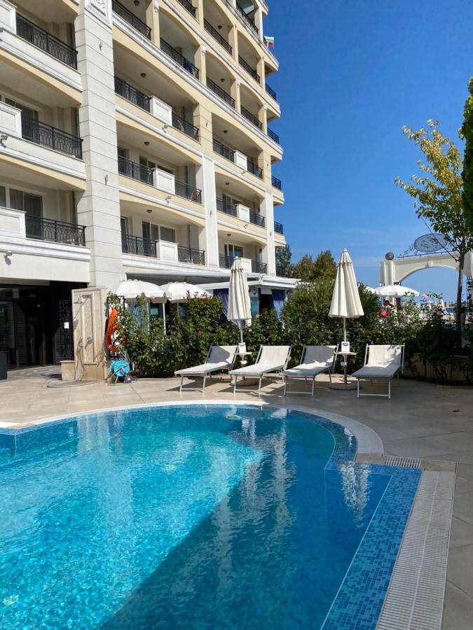 Private Apartments By The Sea With A Large Terrace In Apart Hotel! Πομόριε Εξωτερικό φωτογραφία