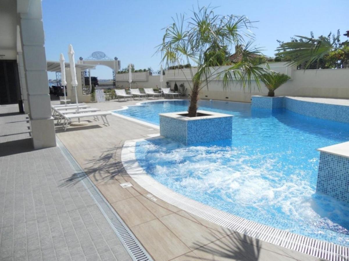 Private Apartments By The Sea With A Large Terrace In Apart Hotel! Πομόριε Εξωτερικό φωτογραφία