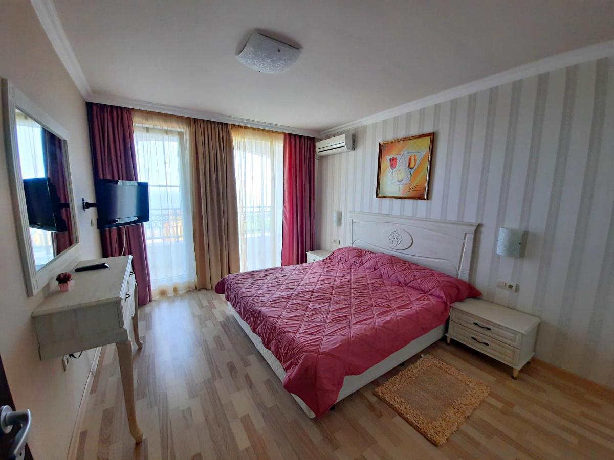 Private Apartments By The Sea With A Large Terrace In Apart Hotel! Πομόριε Εξωτερικό φωτογραφία