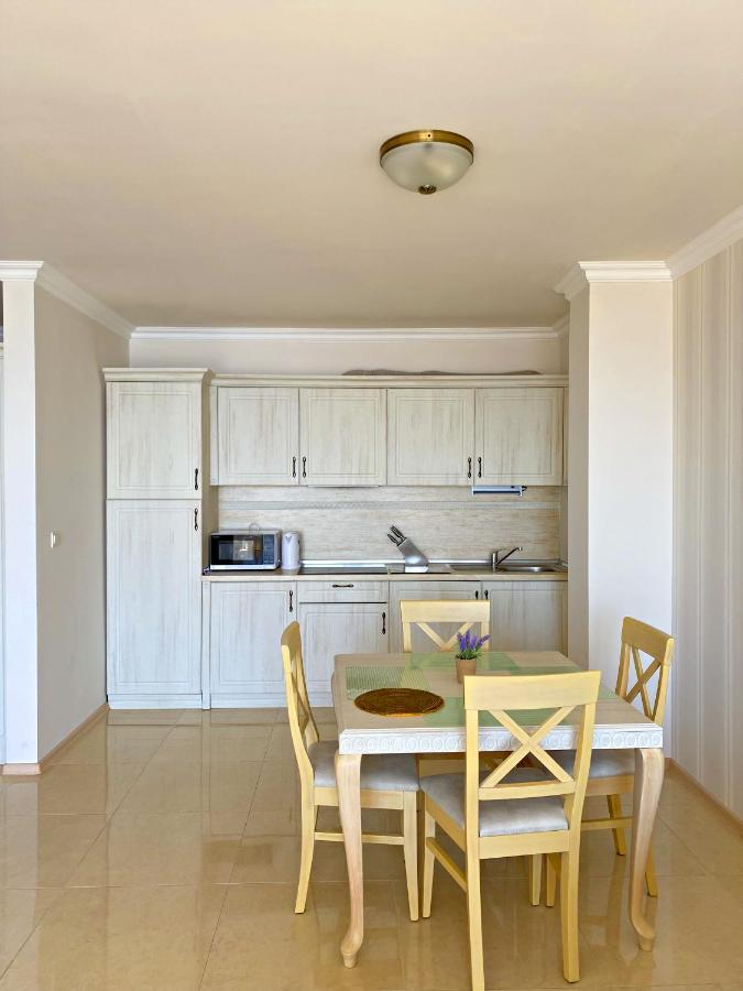 Private Apartments By The Sea With A Large Terrace In Apart Hotel! Πομόριε Εξωτερικό φωτογραφία