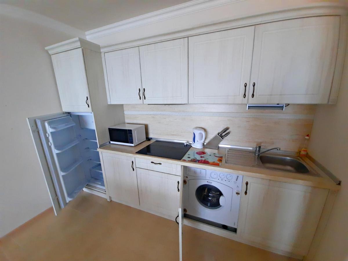 Private Apartments By The Sea With A Large Terrace In Apart Hotel! Πομόριε Εξωτερικό φωτογραφία